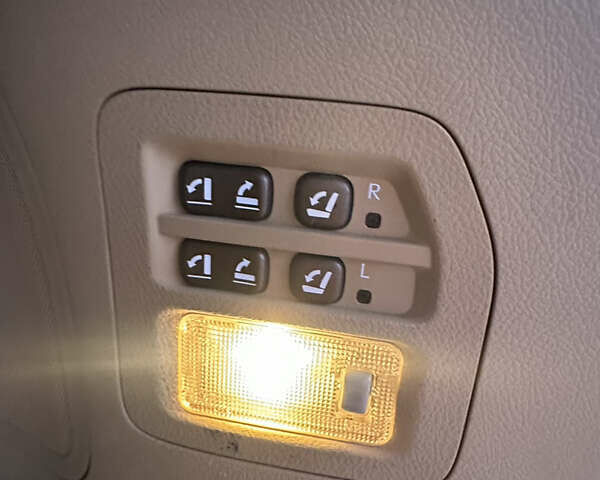 Сірий Лексус ЛХ, об'ємом двигуна 5.66 л та пробігом 262 тис. км за 22999 $, фото 46 на Automoto.ua