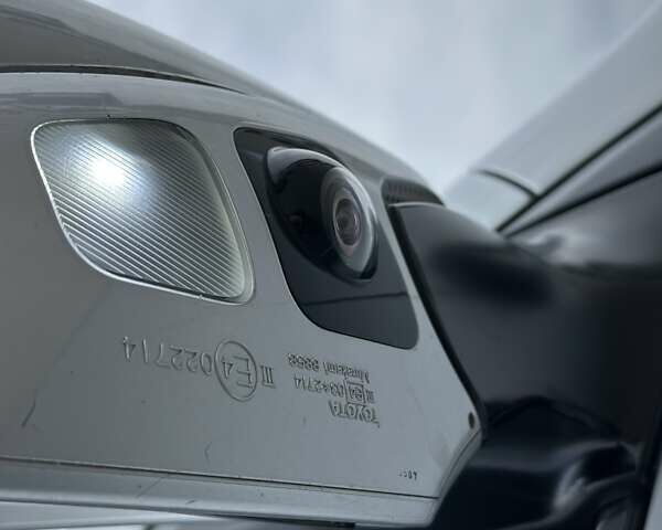 Серый Лексус ЛХ, объемом двигателя 5.66 л и пробегом 255 тыс. км за 24900 $, фото 10 на Automoto.ua