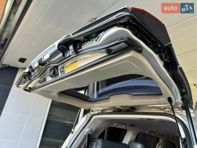 Серый Лексус ЛХ, объемом двигателя 5.66 л и пробегом 273 тыс. км за 24900 $, фото 69 на Automoto.ua