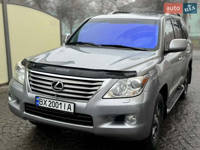 Серый Лексус ЛХ, объемом двигателя 5.66 л и пробегом 530 тыс. км за 25500 $, фото 1 на Automoto.ua