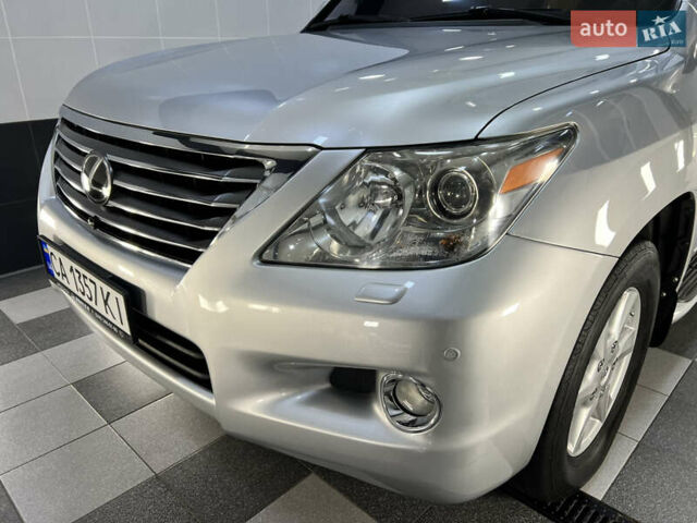 Серый Лексус ЛХ, объемом двигателя 5.66 л и пробегом 273 тыс. км за 24900 $, фото 12 на Automoto.ua