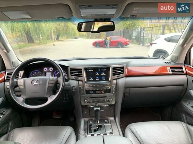 Серый Лексус ЛХ, объемом двигателя 5.66 л и пробегом 175 тыс. км за 32800 $, фото 48 на Automoto.ua