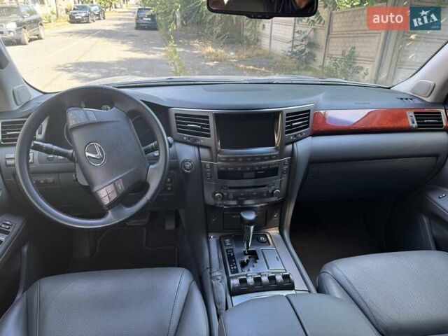 Сірий Лексус ЛХ, об'ємом двигуна 5.66 л та пробігом 174 тис. км за 36500 $, фото 7 на Automoto.ua