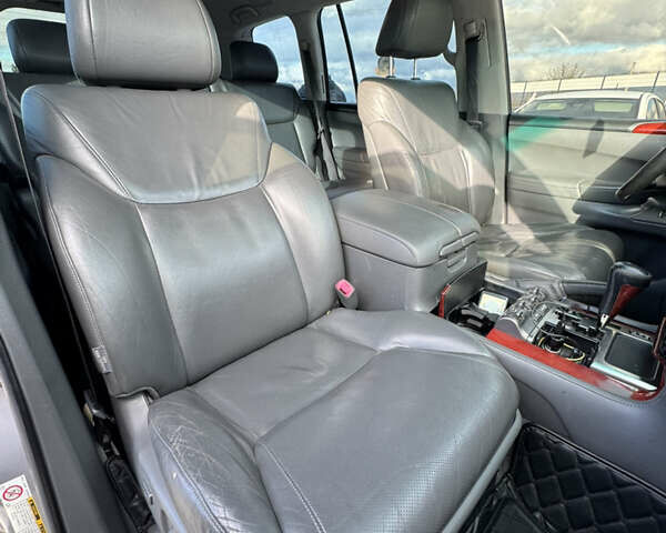 Сірий Лексус ЛХ, об'ємом двигуна 5.66 л та пробігом 303 тис. км за 22000 $, фото 29 на Automoto.ua