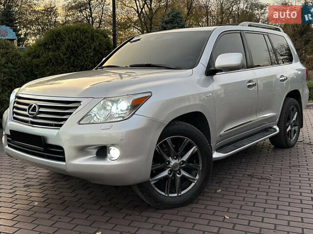 Сірий Лексус ЛХ, об'ємом двигуна 5.66 л та пробігом 262 тис. км за 22999 $, фото 1 на Automoto.ua