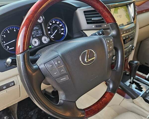 Сірий Лексус ЛХ, об'ємом двигуна 5.66 л та пробігом 325 тис. км за 24900 $, фото 11 на Automoto.ua