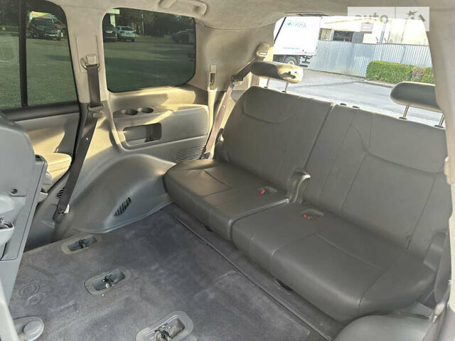 Серый Лексус ЛХ, объемом двигателя 5.66 л и пробегом 243 тыс. км за 25800 $, фото 45 на Automoto.ua