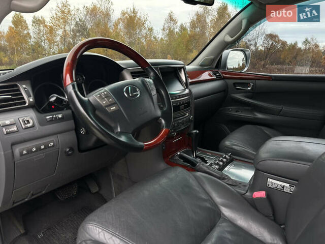 Серый Лексус ЛХ, объемом двигателя 5.7 л и пробегом 360 тыс. км за 19900 $, фото 27 на Automoto.ua
