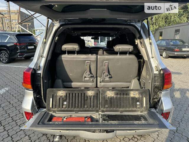 Серый Лексус ЛХ, объемом двигателя 5.66 л и пробегом 243 тыс. км за 25800 $, фото 69 на Automoto.ua