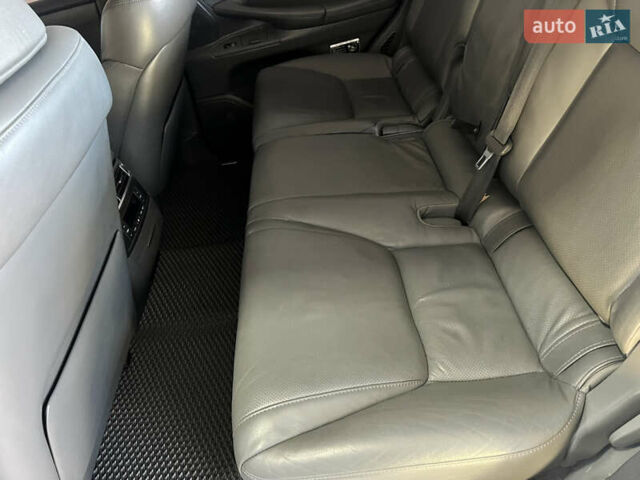 Серый Лексус ЛХ, объемом двигателя 5.66 л и пробегом 273 тыс. км за 24900 $, фото 84 на Automoto.ua