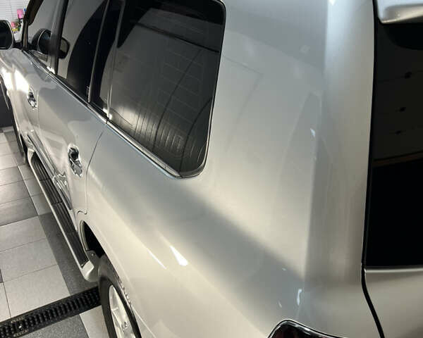 Серый Лексус ЛХ, объемом двигателя 5.66 л и пробегом 273 тыс. км за 24900 $, фото 51 на Automoto.ua