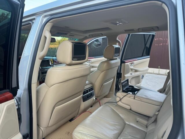 Серый Лексус ЛХ, объемом двигателя 5.7 л и пробегом 320 тыс. км за 22300 $, фото 10 на Automoto.ua