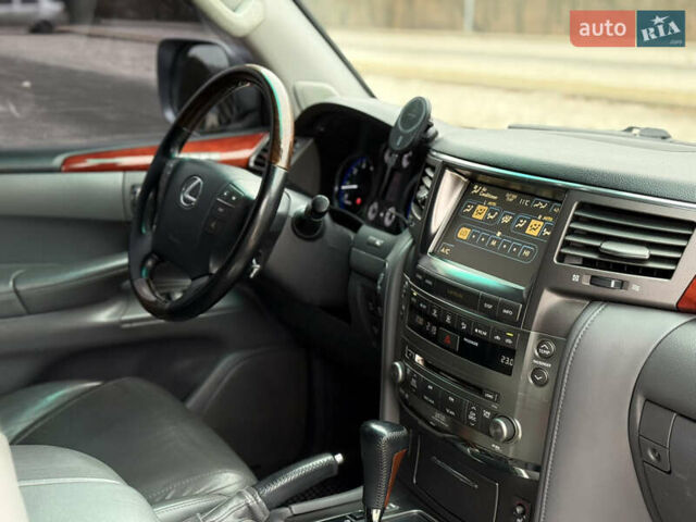 Сірий Лексус ЛХ, об'ємом двигуна 5.66 л та пробігом 246 тис. км за 24999 $, фото 30 на Automoto.ua