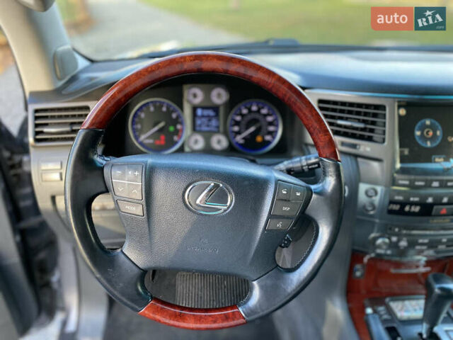 Сірий Лексус ЛХ, об'ємом двигуна 5.66 л та пробігом 295 тис. км за 20888 $, фото 13 на Automoto.ua