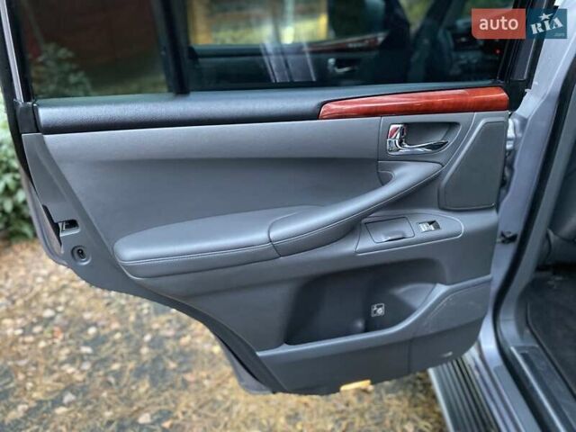 Сірий Лексус ЛХ, об'ємом двигуна 5.7 л та пробігом 295 тис. км за 21555 $, фото 26 на Automoto.ua