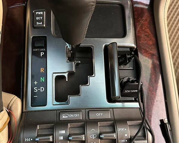 Сірий Лексус ЛХ, об'ємом двигуна 5.66 л та пробігом 262 тис. км за 22999 $, фото 35 на Automoto.ua