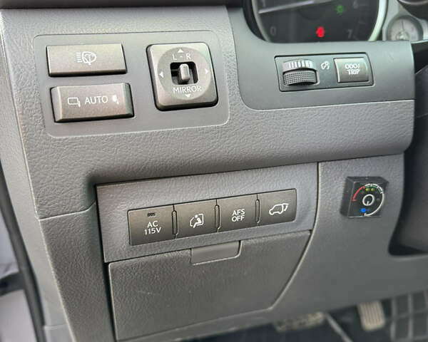 Сірий Лексус ЛХ, об'ємом двигуна 5.66 л та пробігом 303 тис. км за 22000 $, фото 16 на Automoto.ua