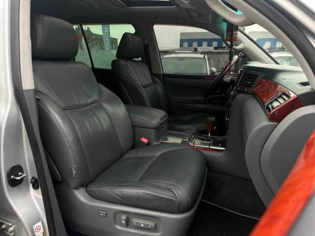 Серый Лексус ЛХ, объемом двигателя 5.7 л и пробегом 259 тыс. км за 21990 $, фото 9 на Automoto.ua