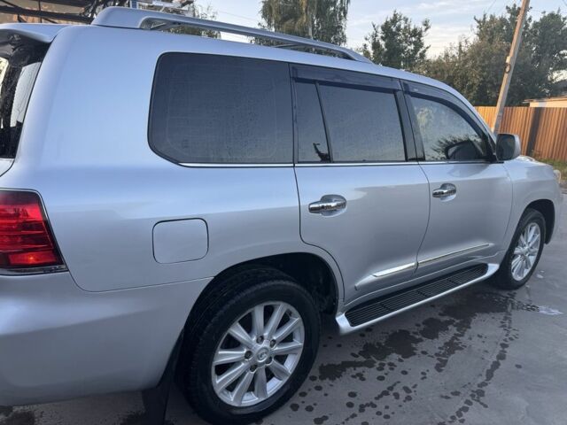 Серый Лексус ЛХ, объемом двигателя 5.7 л и пробегом 320 тыс. км за 22300 $, фото 2 на Automoto.ua