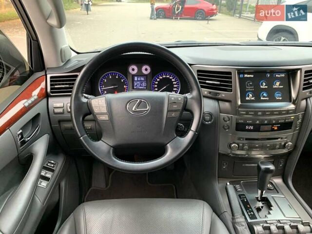 Серый Лексус ЛХ, объемом двигателя 5.66 л и пробегом 175 тыс. км за 32800 $, фото 42 на Automoto.ua