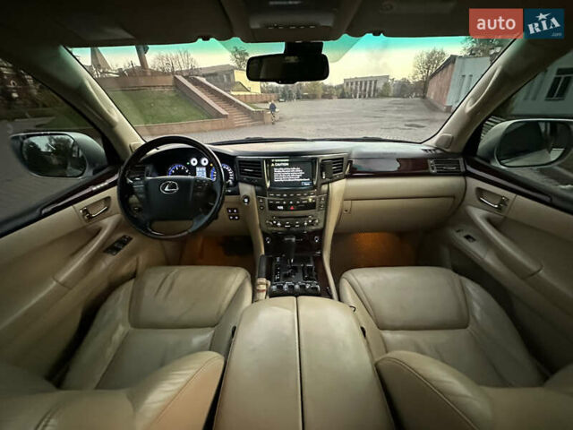 Сірий Лексус ЛХ, об'ємом двигуна 5.66 л та пробігом 262 тис. км за 22999 $, фото 27 на Automoto.ua