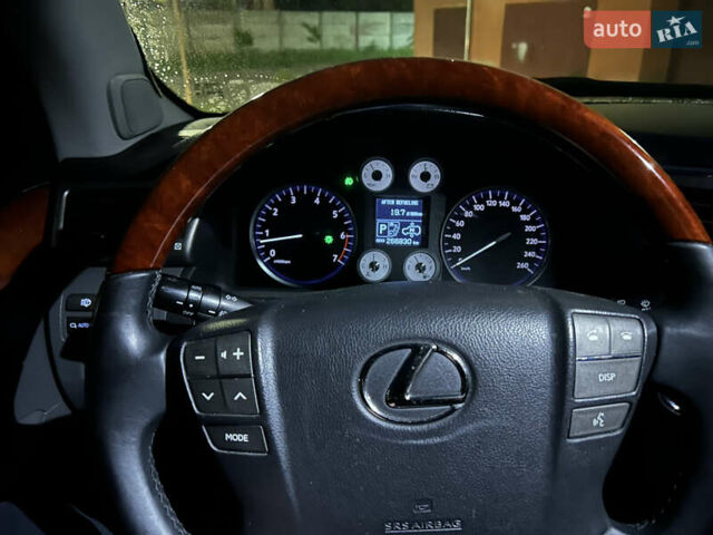 Лексус ЛХ 2008 в Ивано-Франковске на Automoto.ua Серый Лексус ЛХ, объемом двигателя 5.66 л и пробегом 285 тыс. км за 25000 $, фото 8 на Automoto.ua