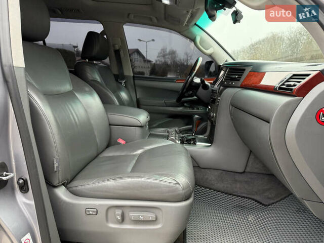 Сірий Лексус ЛХ, об'ємом двигуна 5.66 л та пробігом 246 тис. км за 24999 $, фото 29 на Automoto.ua