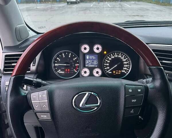 Сірий Лексус ЛХ, об'ємом двигуна 5.66 л та пробігом 225 тис. км за 22900 $, фото 6 на Automoto.ua