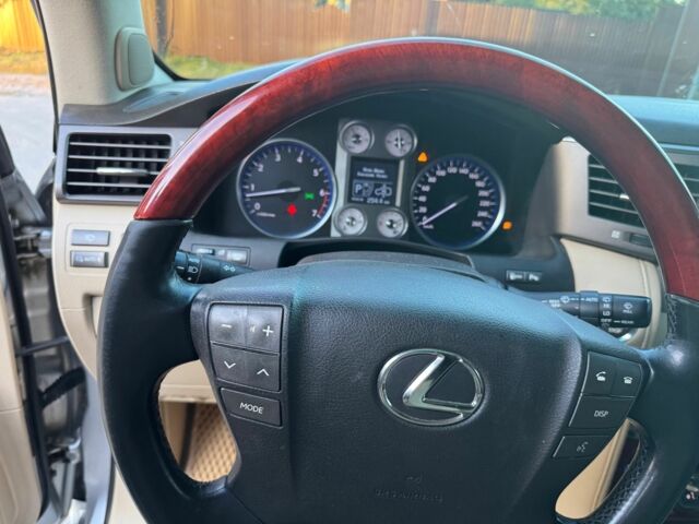 Серый Лексус ЛХ, объемом двигателя 5.7 л и пробегом 320 тыс. км за 22300 $, фото 8 на Automoto.ua