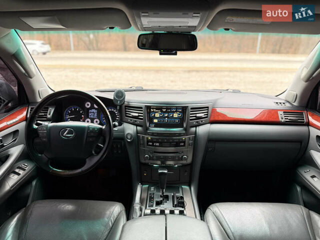 Сірий Лексус ЛХ, об'ємом двигуна 5.66 л та пробігом 246 тис. км за 24999 $, фото 31 на Automoto.ua