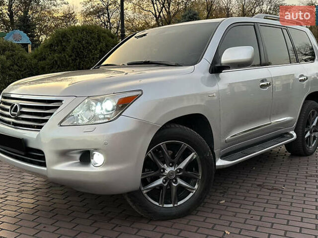 Сірий Лексус ЛХ, об'ємом двигуна 5.66 л та пробігом 262 тис. км за 22999 $, фото 2 на Automoto.ua