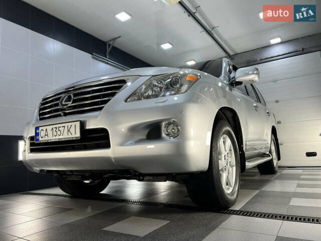 Серый Лексус ЛХ, объемом двигателя 5.66 л и пробегом 273 тыс. км за 24900 $, фото 9 на Automoto.ua