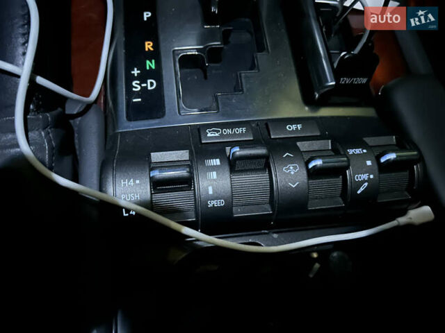 Лексус ЛХ 2008 в Ивано-Франковске на Automoto.ua Серый Лексус ЛХ, объемом двигателя 5.66 л и пробегом 285 тыс. км за 25000 $, фото 13 на Automoto.ua