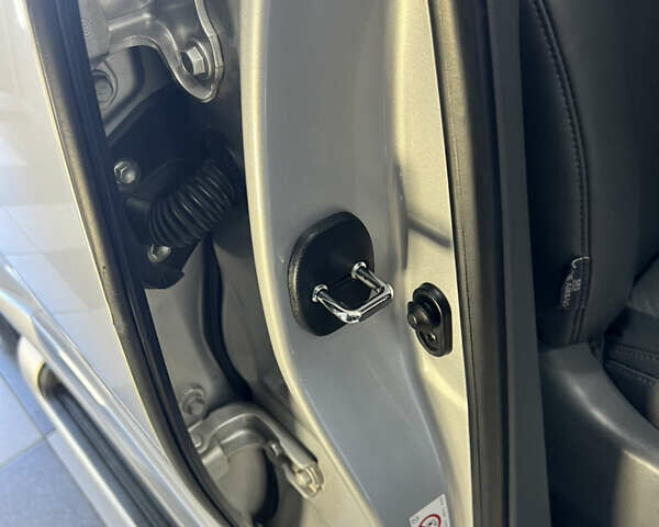 Серый Лексус ЛХ, объемом двигателя 5.66 л и пробегом 273 тыс. км за 24900 $, фото 100 на Automoto.ua