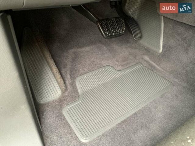 Серый Лексус ЛХ, объемом двигателя 5.66 л и пробегом 175 тыс. км за 32800 $, фото 51 на Automoto.ua