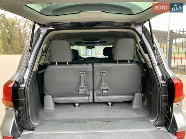 Серый Лексус ЛХ, объемом двигателя 5.66 л и пробегом 175 тыс. км за 32800 $, фото 66 на Automoto.ua