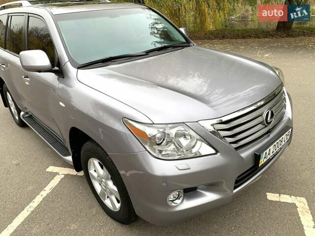 Серый Лексус ЛХ, объемом двигателя 5.66 л и пробегом 175 тыс. км за 32800 $, фото 10 на Automoto.ua