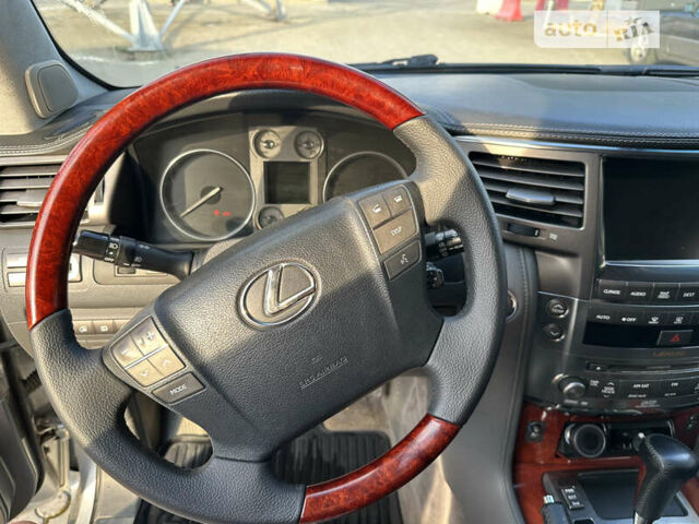 Серый Лексус ЛХ, объемом двигателя 5.66 л и пробегом 243 тыс. км за 25800 $, фото 31 на Automoto.ua