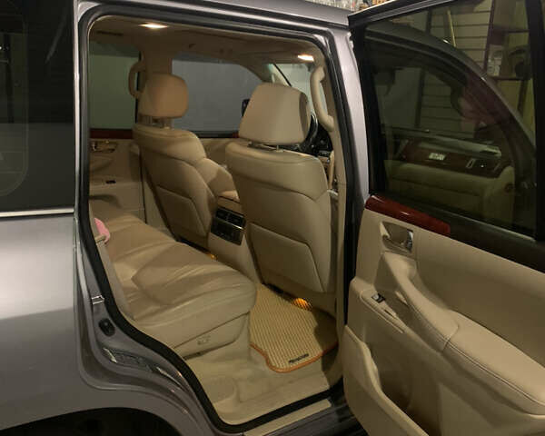 Серый Лексус ЛХ, объемом двигателя 5.7 л и пробегом 240 тыс. км за 27500 $, фото 7 на Automoto.ua