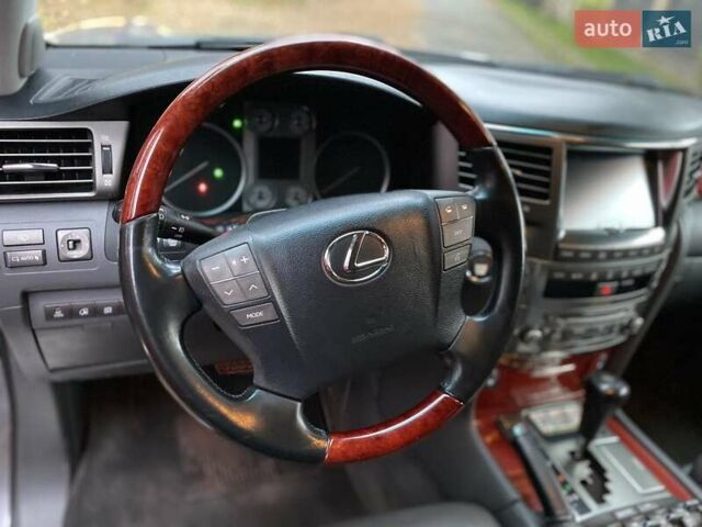 Сірий Лексус ЛХ, об'ємом двигуна 5.7 л та пробігом 295 тис. км за 21555 $, фото 24 на Automoto.ua