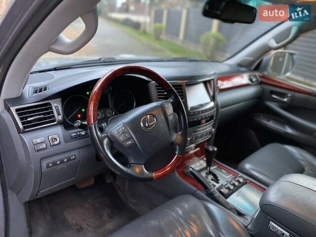 Сірий Лексус ЛХ, об'ємом двигуна 5.7 л та пробігом 295 тис. км за 21555 $, фото 22 на Automoto.ua