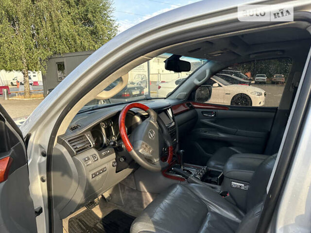 Серый Лексус ЛХ, объемом двигателя 5.66 л и пробегом 243 тыс. км за 25800 $, фото 29 на Automoto.ua