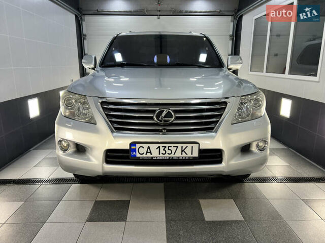 Серый Лексус ЛХ, объемом двигателя 5.66 л и пробегом 273 тыс. км за 24900 $, фото 2 на Automoto.ua