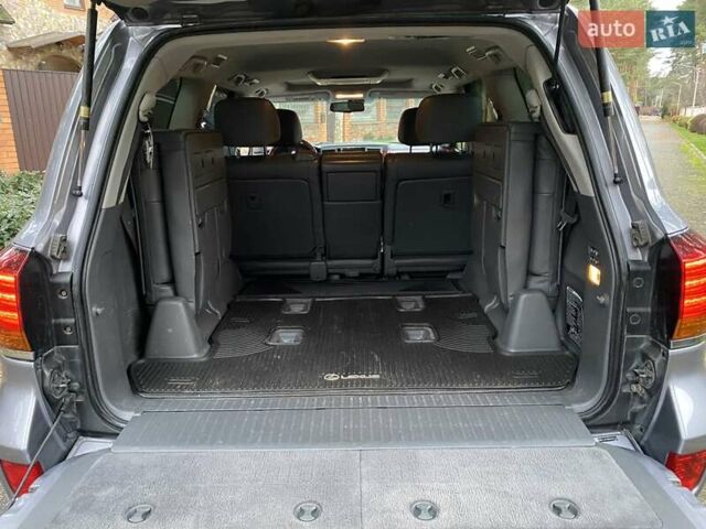 Сірий Лексус ЛХ, об'ємом двигуна 5.7 л та пробігом 295 тис. км за 21555 $, фото 40 на Automoto.ua