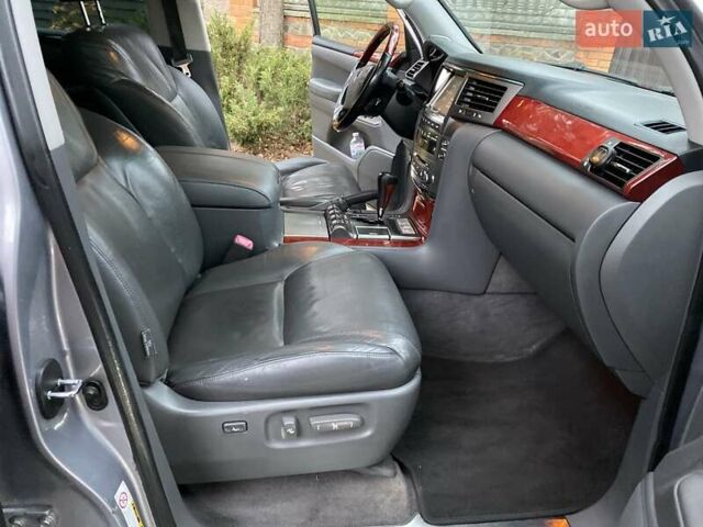 Сірий Лексус ЛХ, об'ємом двигуна 5.7 л та пробігом 295 тис. км за 21555 $, фото 33 на Automoto.ua