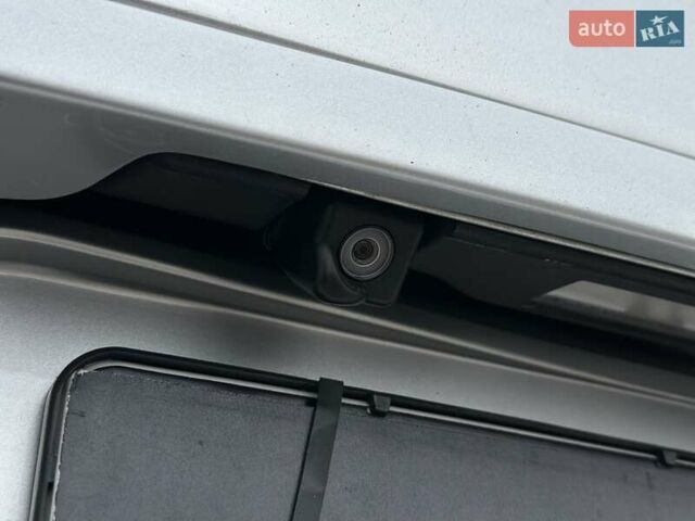 Серый Лексус ЛХ, объемом двигателя 5.66 л и пробегом 255 тыс. км за 24900 $, фото 24 на Automoto.ua