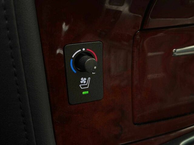 Серый Лексус ЛХ, объемом двигателя 5.7 л и пробегом 259 тыс. км за 21990 $, фото 23 на Automoto.ua