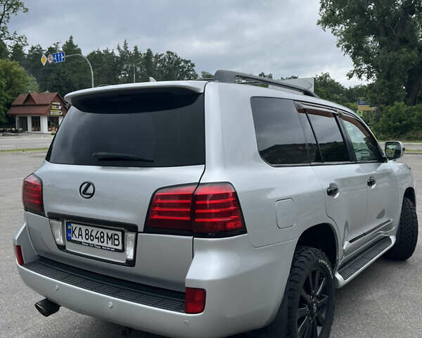 Сірий Лексус ЛХ, об'ємом двигуна 5.66 л та пробігом 305 тис. км за 21000 $, фото 3 на Automoto.ua