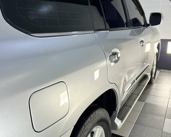 Серый Лексус ЛХ, объемом двигателя 5.66 л и пробегом 273 тыс. км за 24900 $, фото 59 на Automoto.ua