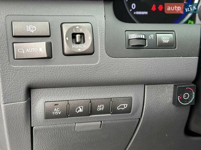 Серый Лексус ЛХ, объемом двигателя 5.66 л и пробегом 255 тыс. км за 24900 $, фото 41 на Automoto.ua